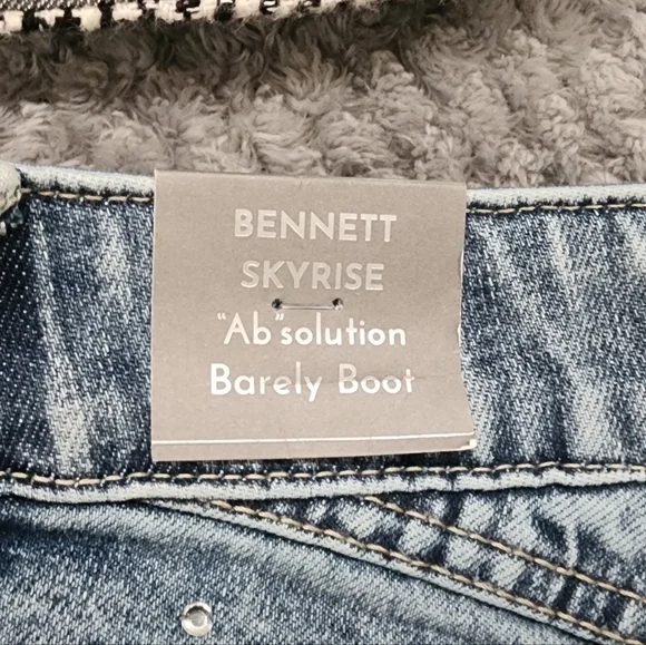 Wit & Wisdom Bennett Skyrise Rhinestone Barely Boot Jeans Size 18W NWT - Picture 11 of 11